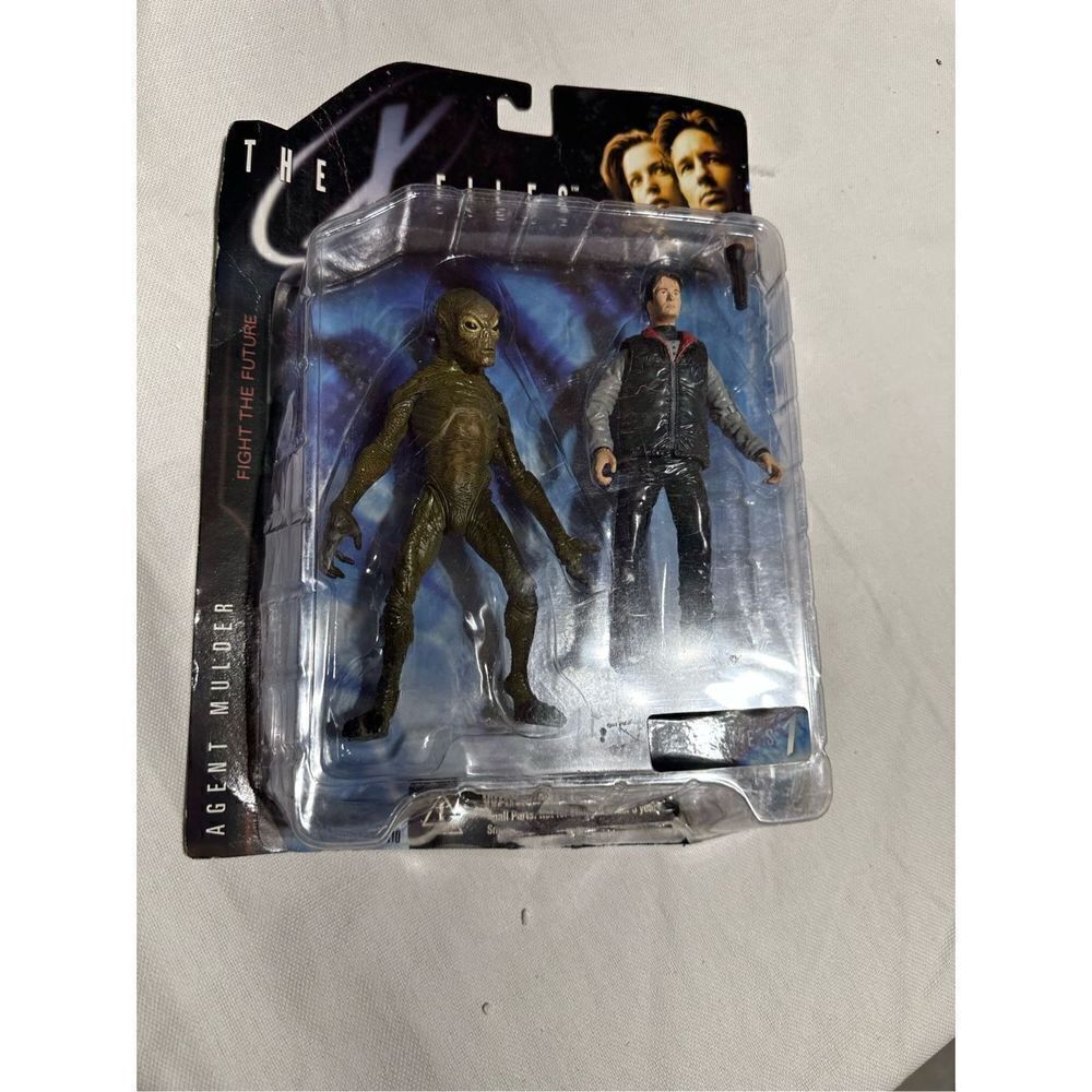 X-Files Mulder and Alien figurine
